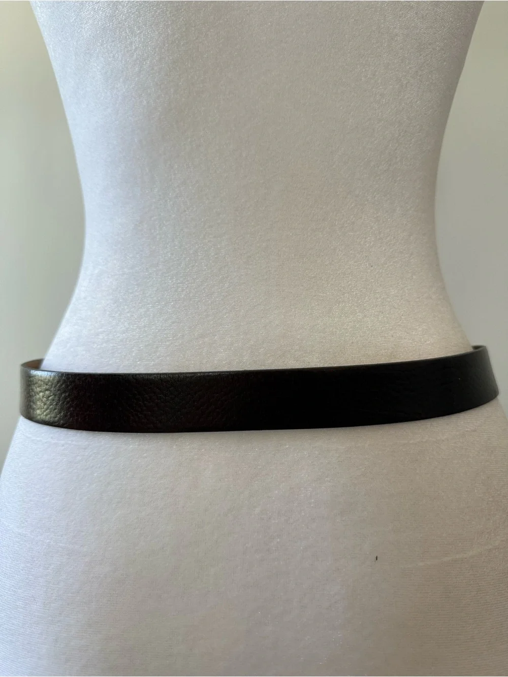 Vintage Women’s 80’s Leather Belt With Gold Leaf Clasp Buckle Retro